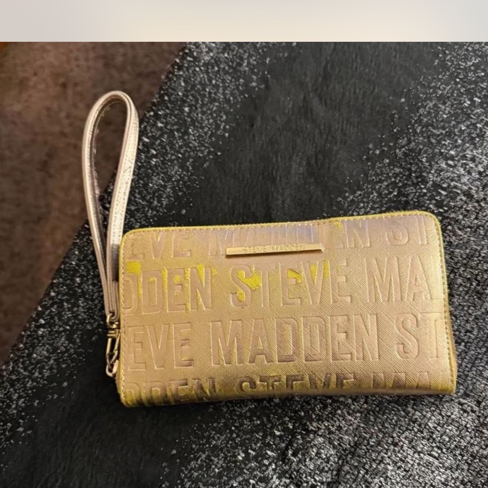 Steve Madden Metallic Gold Wristlet